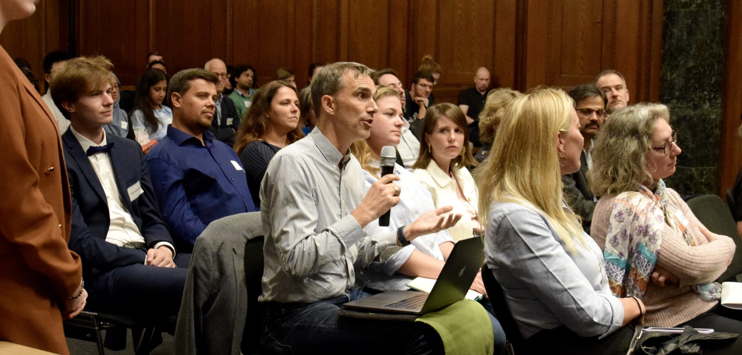 Prof. Beckmann asking question at Court Room 600